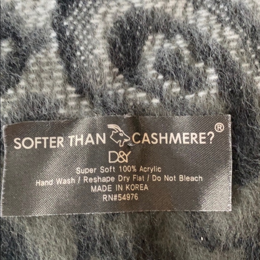 Super soft winter scarf! - Picture 3 of 5